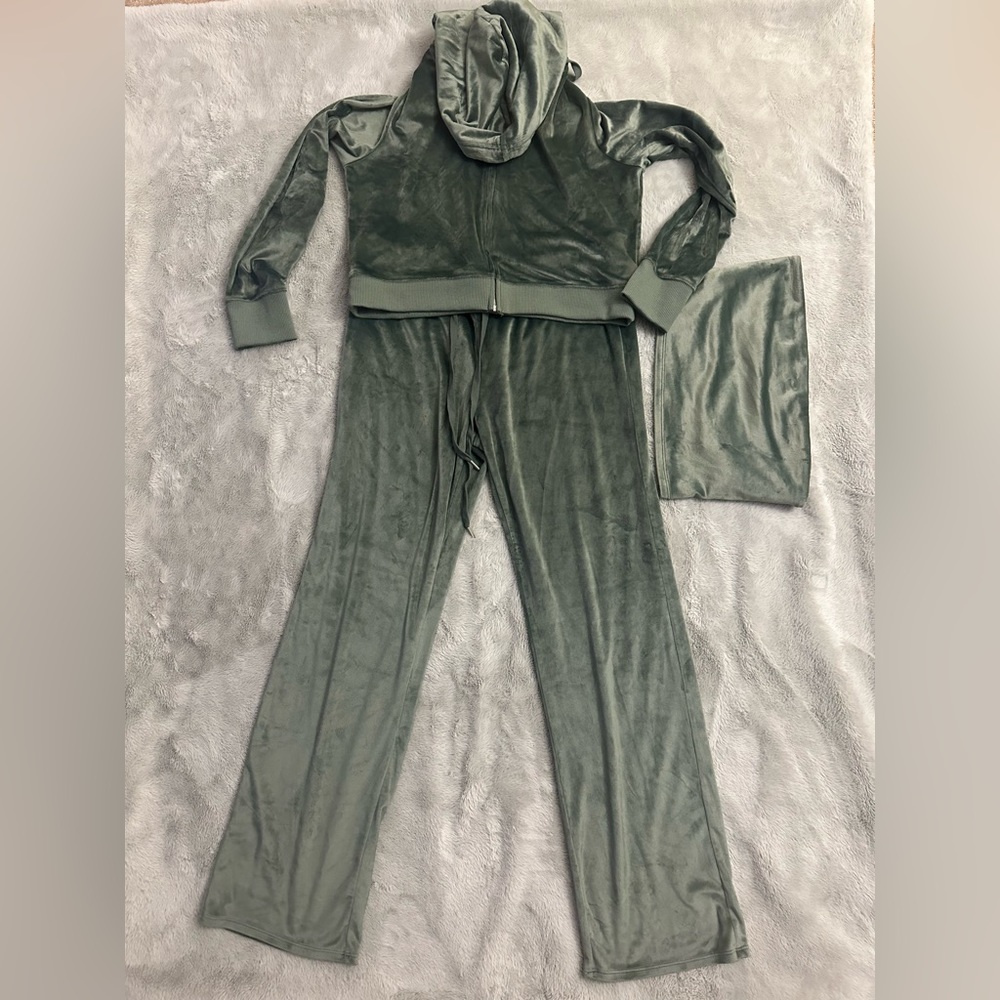 Aerie Velour set size Large/ Bandeau size Medium Olive Green